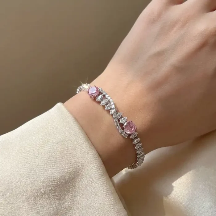 دسبند زنانه نگین برجسته fashion jewelry-تصویر مدل